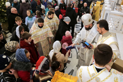 Архиерейская литургия в Рождество Христово