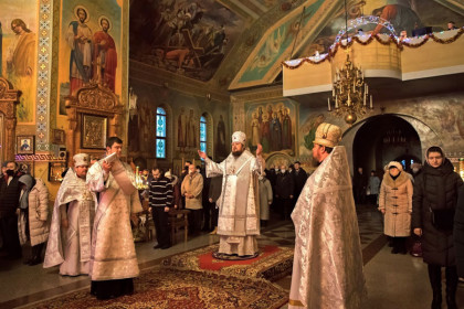 В праздник Рождества Христова епископ Спиридон совершил литургию в Троицком соборе Краматорска