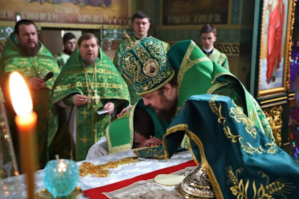 Епископ Добропольский Спиридон в Троицком соборе Краматорска