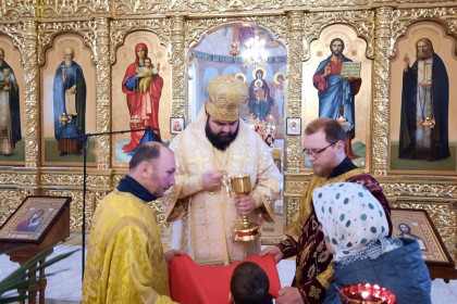 Епископ Константиновский Паисий совершил литургию в Серафимовском храме Славянска