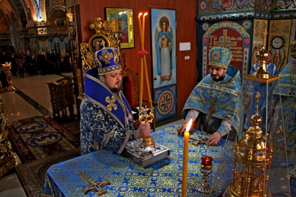 Епископ Спиридон совершил литургию в храме Рождества Пресвятой Богородицы посёлка Новоэкономическое