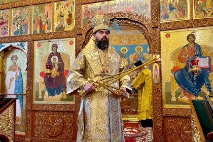 Митрополит Митрофан совершил литургию в Сергиевском женском монастыре