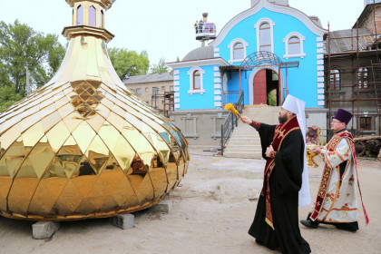 На храм Рождества Богородицы в Горловке установлен купол