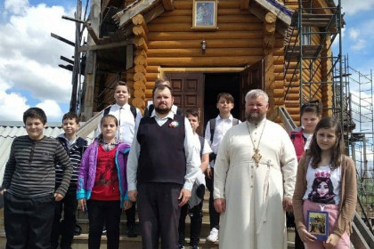Школьники посетили Благовещенский храм Горловки