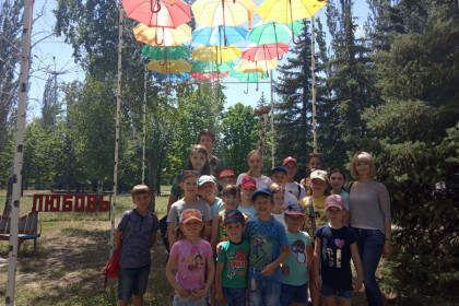 Воспитанники воскресной школы Успенского храма Константиновки в парке