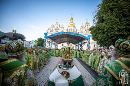 Викарии Горловской епархии приняли участие в соборном богослужении в Успенской Киево-Печерской лавре