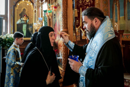 Митрополит Митрофан совершил молебен перед иконой Божией Матери «Скоропослушница» в Сергиевском женском монастыре