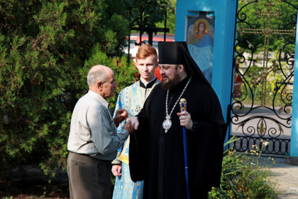 Епископ Спиридон совершил литургию в храме Рождества Богородицы в посёлке Новоэкономическое