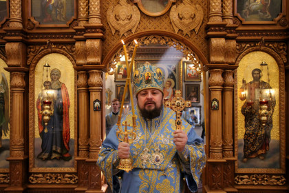 В день прославления Святогорской иконы Божией Матери епископ Спиридон совершил литургию в Викторовском храме Мирнограда