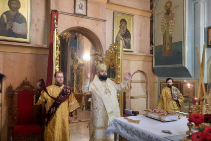 Епископ Паисий совершил литургию в Александро-Невском кафедральном соборе Славянска