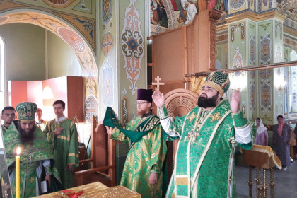 Епископ Паисий совершил литургию в Лаврентиевском храме Лимана