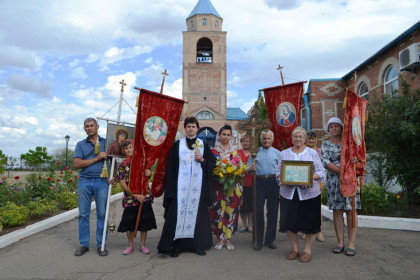 Священник и прихожане поздравили шахтёров Алексеево-Орловки