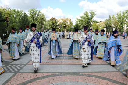 Торжества в честь Почаевской иконы Богородицы в Горловке