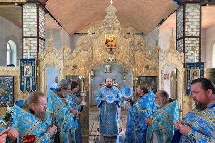 Епископ Спиридон совершил литургию в краматорском храме Почаевской иконы Божией Матери