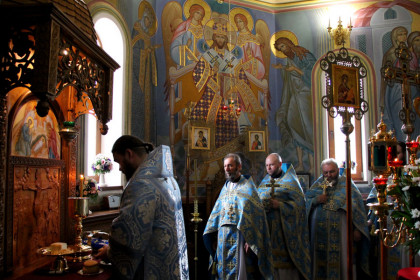 Архиерейское богослужение в Успенском храме Константиновки