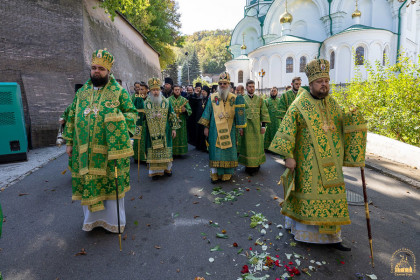 день празднования Собора святых, иже во Святых Горах на Донце подвизавшихся