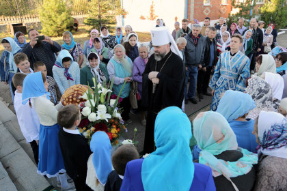 Престольный праздник отметил храм Рождества Богородицы в посёлке Алексеево-Орловка