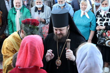 Епископ Спиридон совершил литургию в Александро-Невском храме Краматорска