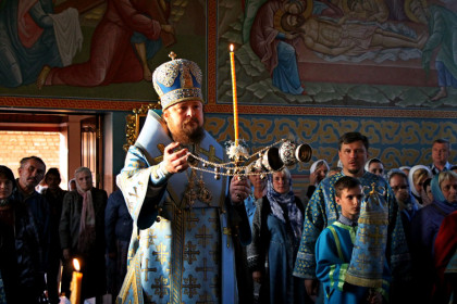 Епископ Спиридон совершил всенощное бдение с литиёй в краматорском храме Рождества Богородицы