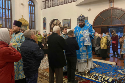 Епископ Добропольский Спиридон совершил всенощное бдение в Покровском храме Краматорска