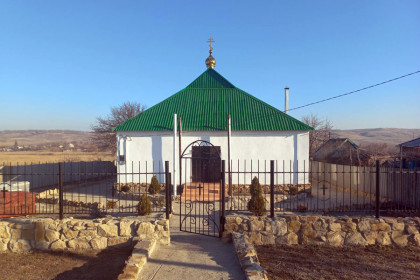 Храм свв. Космы и Дамиана Асийских посёлка Семёновка