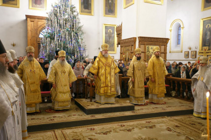 Архиерейское богослужение в Успенской Святогорской лавре