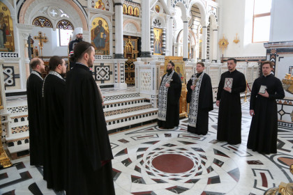 Митрополит Митрофан совершил вечерню с чином прощения в Богоявленском кафедральном соборе