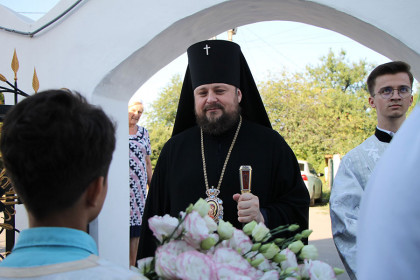 Архиепископ Спиридон в Вознесенском храм Мирнограда