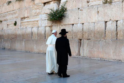 Иудей и католик у Стены Плача