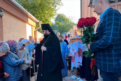 Епископ Паисий совершил Литургию в храме Рождества Пресвятой Богородицы города Краматорска