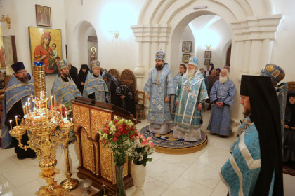 Канун празднования в честь Иверской иконы в Покровском монастыре Лимана