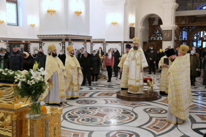 Левый придел Богоявленского кафедрального собора отметил престольный праздник