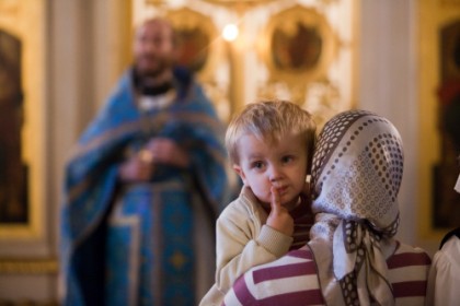 Ребенок 1 год плачет в церкви