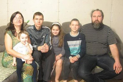Вячеслав Гусаковский с семьёй