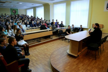 Встреча митрополита Митрофана со студенчеством